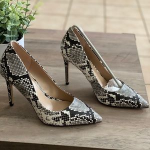 Snake print pump (brand new)